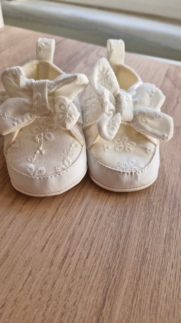Kız Bebek Beyaz Fiyonk Detaylı İlk Adım Ayakkabısı - Görsel 3