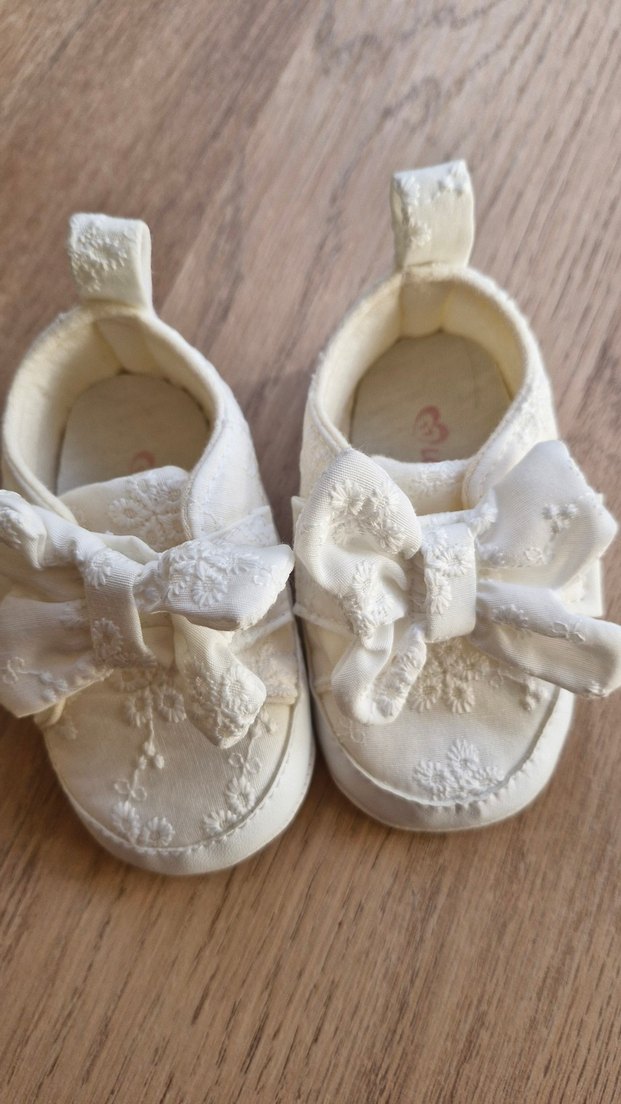 Kız Bebek Beyaz Fiyonk Detaylı İlk Adım Ayakkabısı - Görsel 2