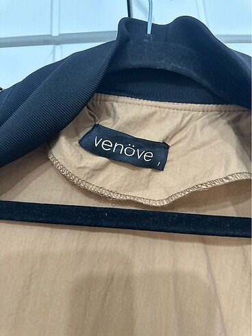 Zara Venöve yağmurluk