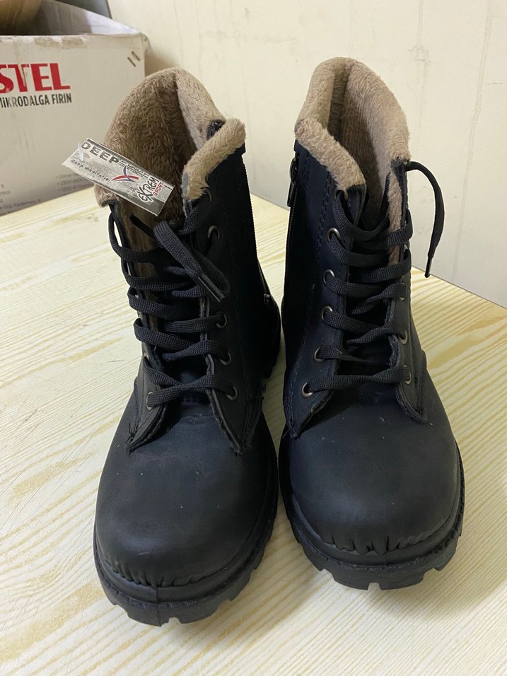 Kız Çocuk Siyah Kürklü Punk Bot - Görsel 3