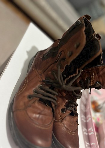 Kahverengi Deri Tokalı kadın botu - Görsel 2