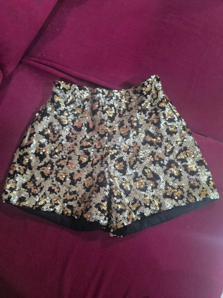 Kahverengi Payetli Yılan Desenli Mini Şort - Görsel 2