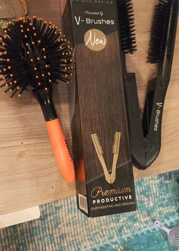 V-Brushes düzleştirici. bukle tarağı .difizör