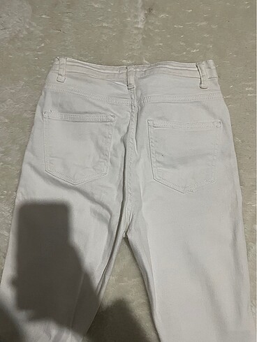 34 Beden TRENDYOLMİLLA BEYAZ FLARE JEAN