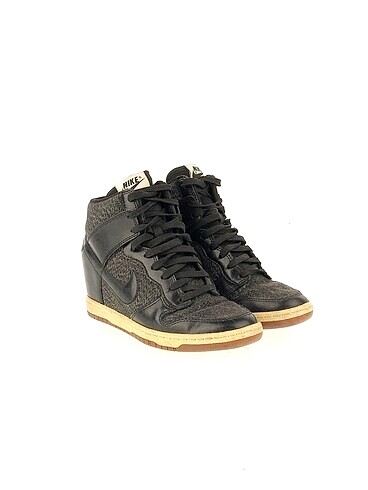 Nike Nike Spor Ayakkabı %70 İndirimli.