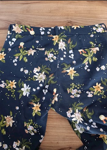 LC Waikiki Çiçek Desenli Lacivert Midi Kadın Kumaş Pantolon