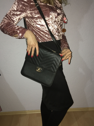 Siyah çanta