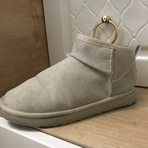 UGG australia mini bot