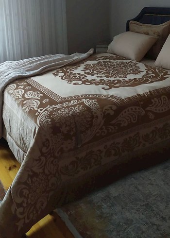 Kahverengi Desenli Yatak Örtüsü
