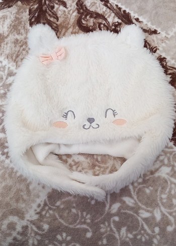 Peluş Detaylı Bej Bebek Bere