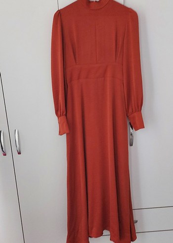 Moda Ala saten elbise.