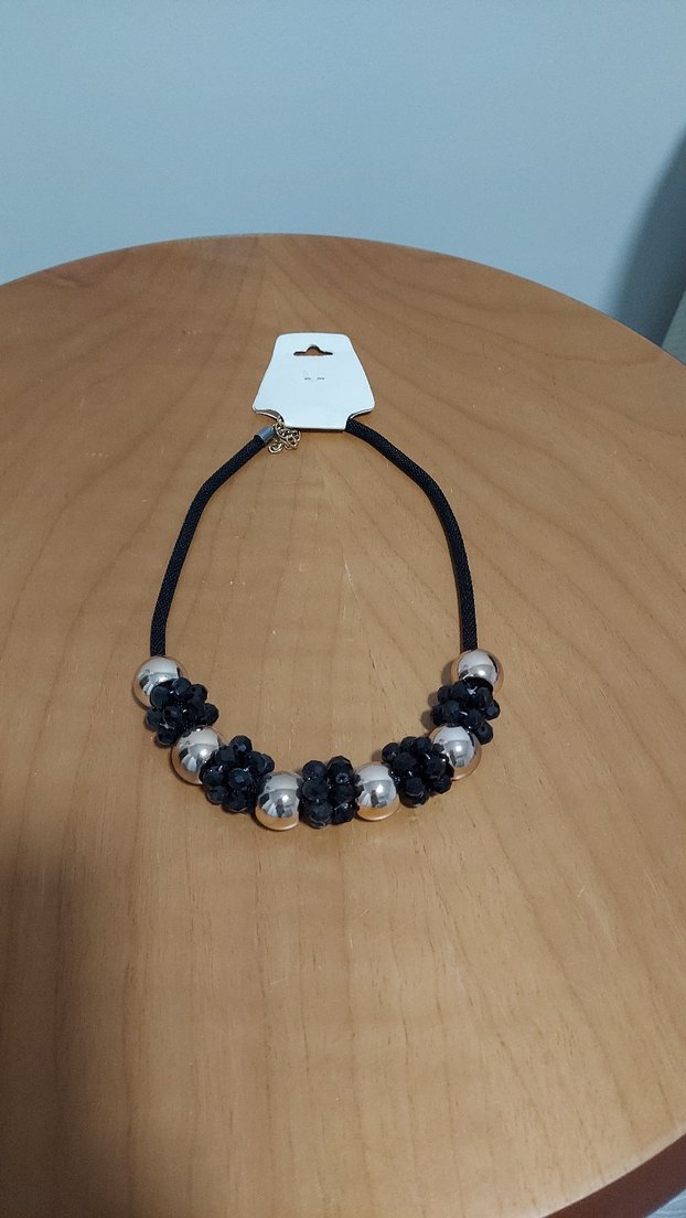 Siyah Boncuklu Kısa Kadın Kolye - Görsel 2