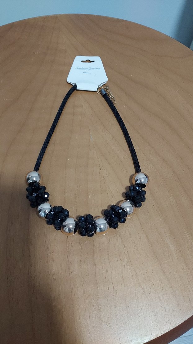 Siyah Boncuklu Kısa Kadın Kolye - Görsel 3