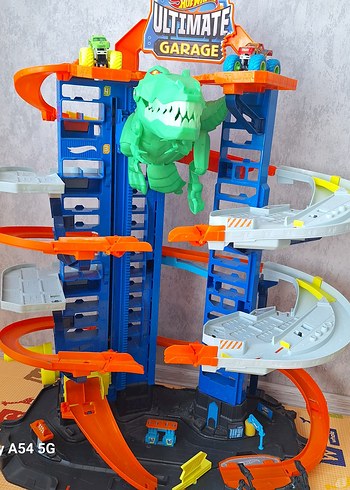 Hot Wheels Ultımate Garaj Renkli Dinozor Temalı Oyun Seti