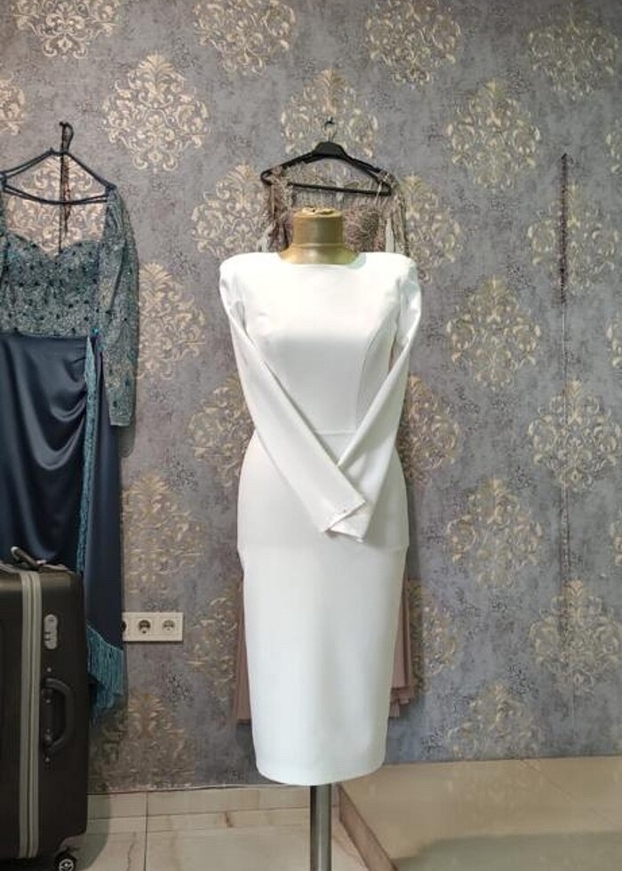 Özel dikim beyaz vatkalı elbise - Görsel 4