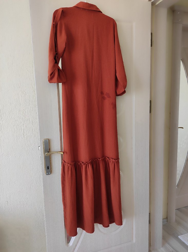 Düğmeli Uzun Kahverengi Keten Elbise - Görsel 2