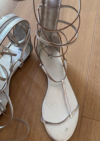 Zincir Detaylı Yılan Desenli Bej Stiletto Sandalet - Görsel 3