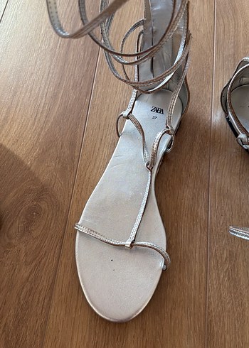 Zincir Detaylı Yılan Desenli Bej Stiletto Sandalet - Görsel 2