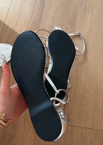 Zincir Detaylı Yılan Desenli Bej Stiletto Sandalet - Görsel 4