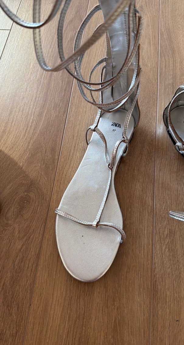 Zincir Detaylı Yılan Desenli Bej Stiletto Sandalet - Görsel 2