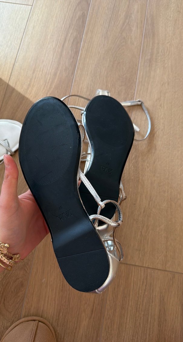 Zincir Detaylı Yılan Desenli Bej Stiletto Sandalet - Görsel 4