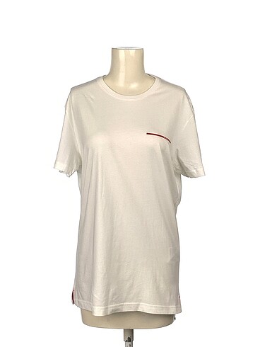 Prada T-shirt %70 İndirimli.