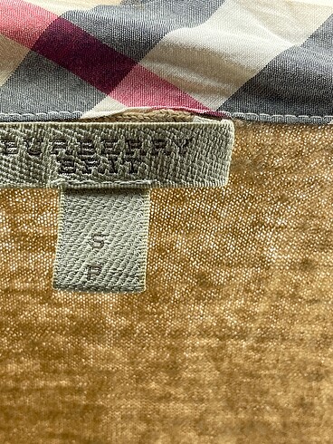 s Beden kahverengi Renk Burberry Hırka %70 İndirimli.