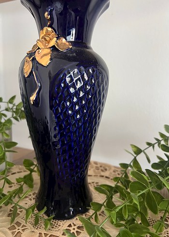 Koyu Mavi Altın Detaylı Vazo - Görsel 4