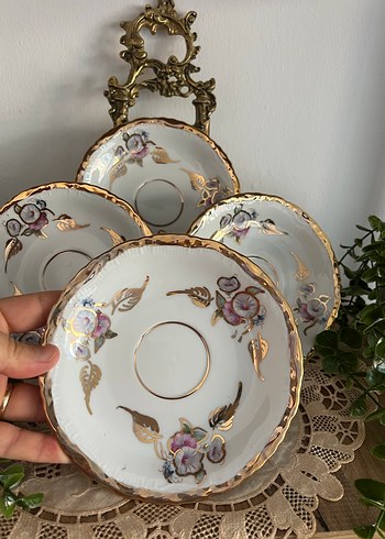 Çiçekli ve Altın Yapraklı Beyaz Porselen Tabaklar çay tabakları - Görsel 12