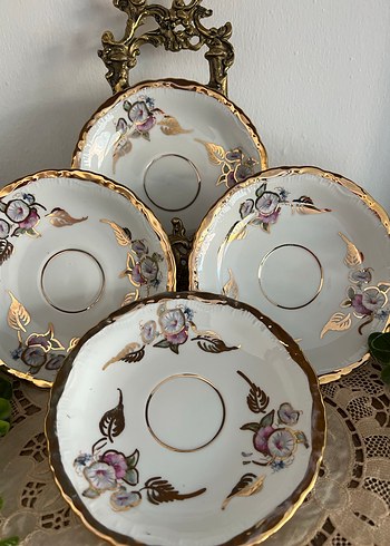 Çiçekli ve Altın Yapraklı Beyaz Porselen Tabaklar çay tabakları - Görsel 7