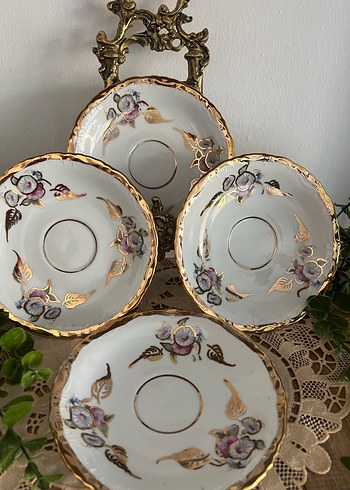 Çiçekli ve Altın Yapraklı Beyaz Porselen Tabaklar çay tabakları - Görsel 2