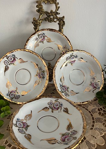 Çiçekli ve Altın Yapraklı Beyaz Porselen Tabaklar çay tabakları - Görsel 4