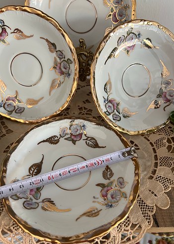 Çiçekli ve Altın Yapraklı Beyaz Porselen Tabaklar çay tabakları - Görsel 5