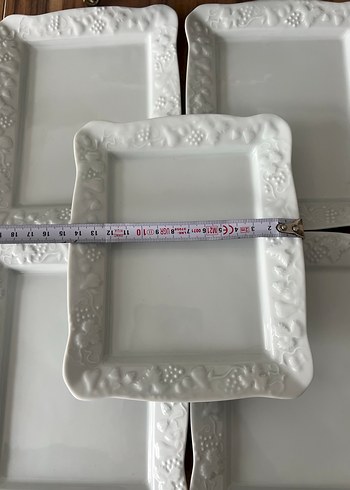 Beyaz Kabartmalı Porselen Sunum Tabakları Seti - Görsel 3