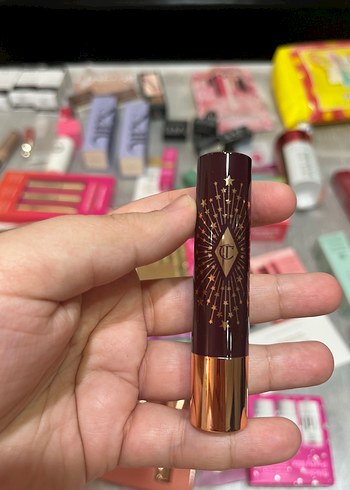 Beden çeşitli Renk Charlotte Tilbury Beige Dudak Seti