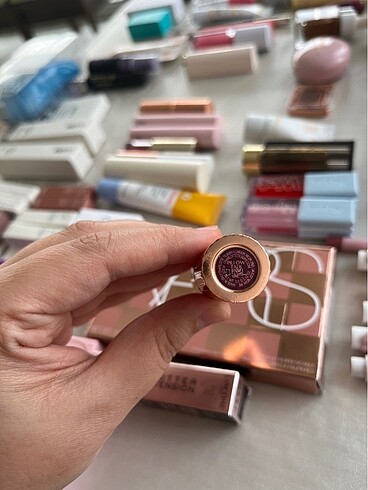 Beden kahverengi Renk Charlotte tilbury pillow talk medium and fair