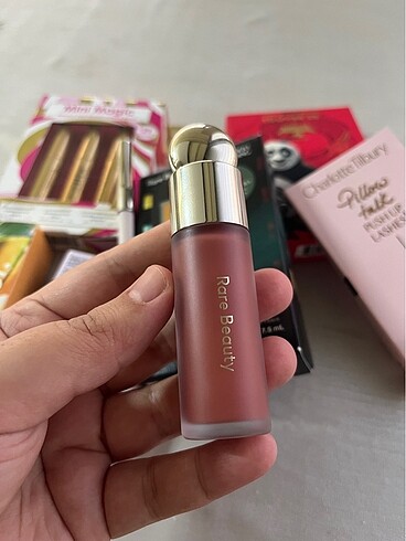 Rare blush saie gloss