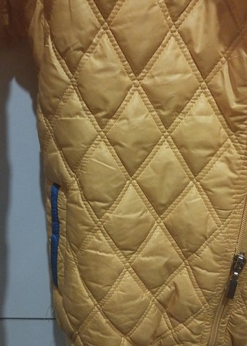 Sarı Kapüşonlu Erkek Çocuk Mont - Görsel 3