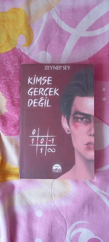 Kimse Gerçek Değil