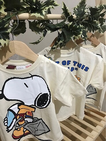 SNOOPY PEANUTS BASKILI T-SHİRT