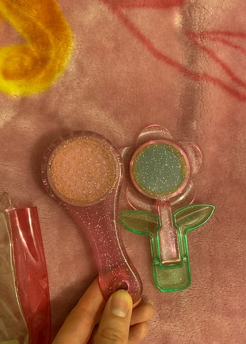  Beden Simli Pembe Saç Fırçası ve Çiçek Ayna