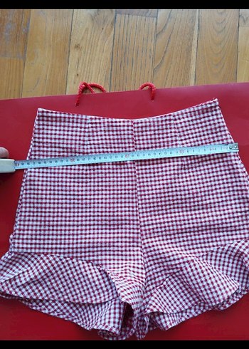 Zara Kırmızı Mini Pamuklu Fırfırlı Şort