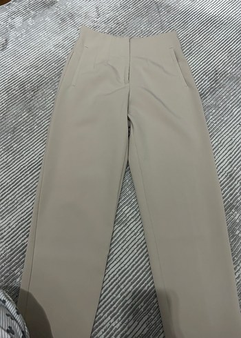 Bej Kadın Pilili Kumaş Pantolon