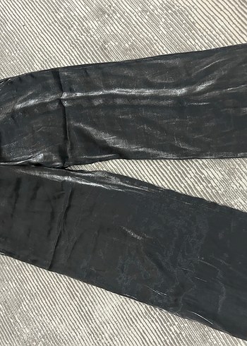 Kadın Siyah Pilili Saten Pantolon