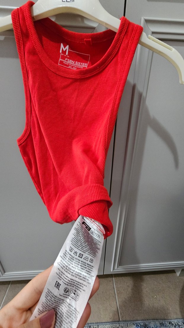 Kırmızı Crop - Görsel 4