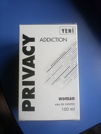 Prıvacy addictıon woman edt