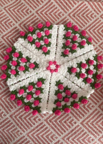 Sarı ve Beyaz Çiçekli El Örgüsü Dekoratif Örtü - Görsel 2