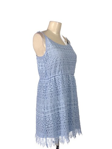 H&M H&M Kısa Elbise %70 İndirimli.