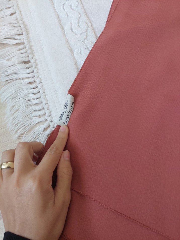 Kadın Şal Drapeli Bej Saten Kumaş - Görsel 2