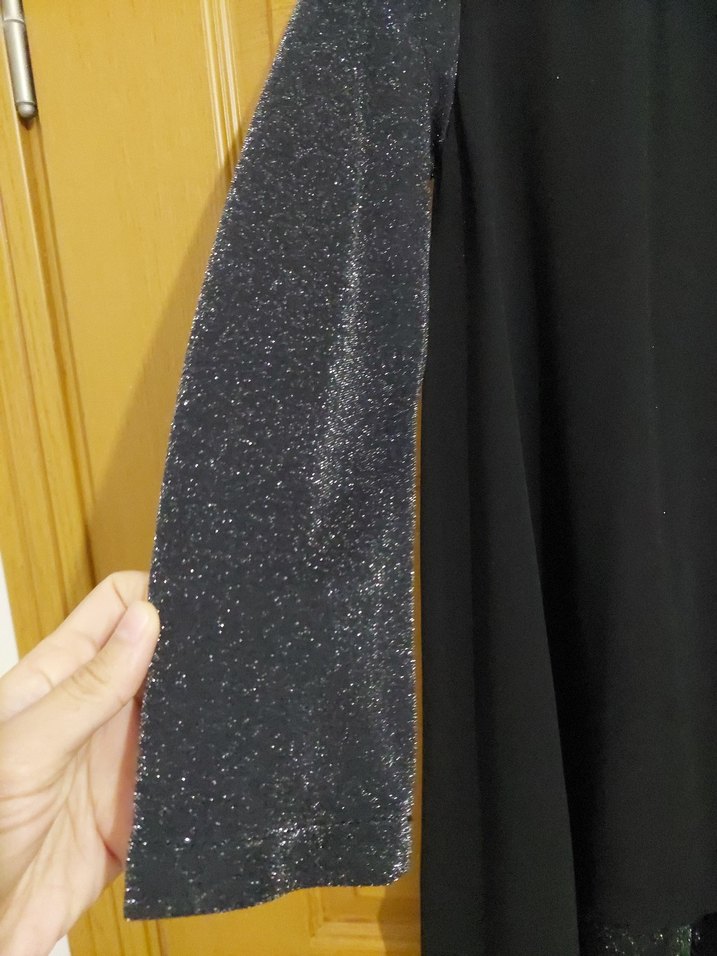 Siyah Uzun Kollu Dökümlü Kadın Tunik - Görsel 3